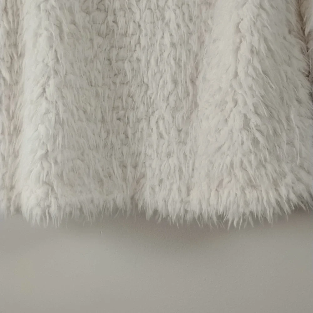 XXI White Faux‎ Fur Mob Wife Statement Jacket